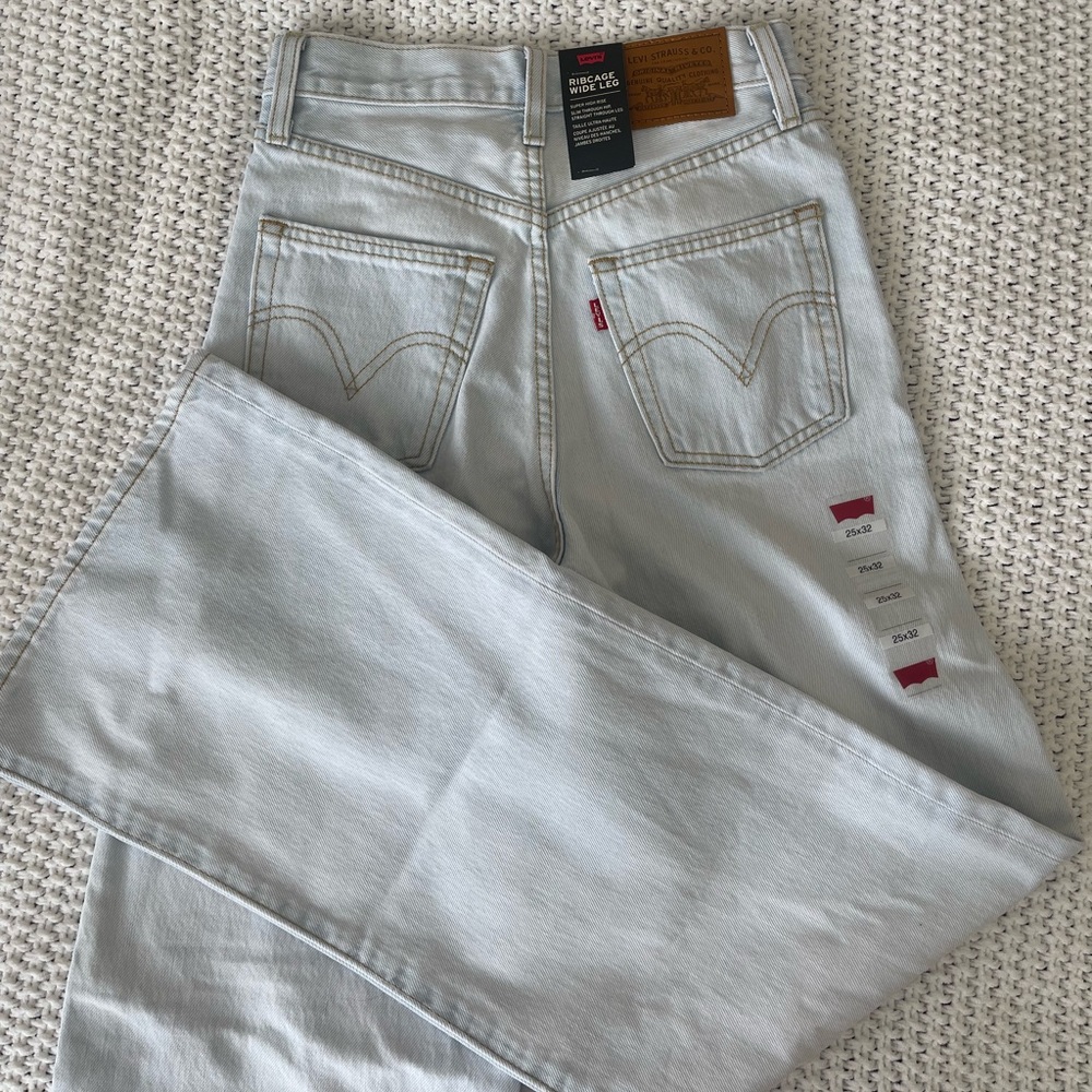 BRAND NEW Levi’s Ribcage Wide Leg Jeans